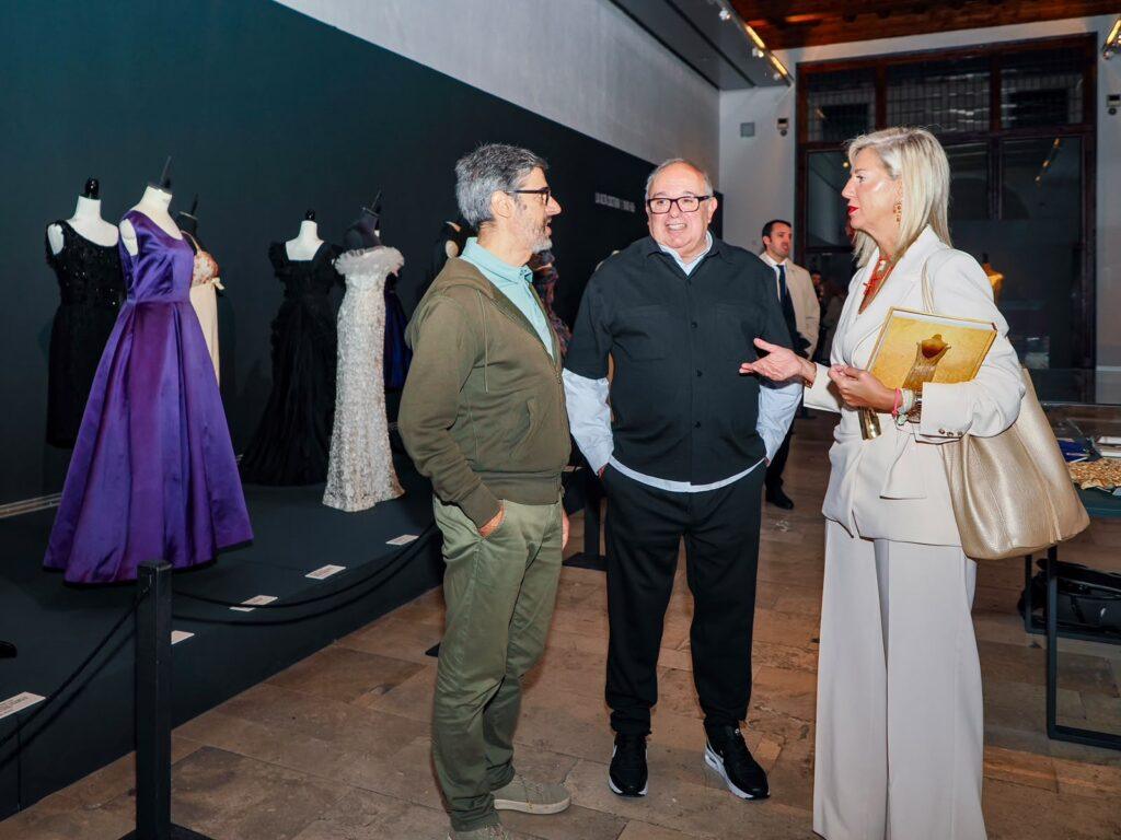 La Sala de la Pasión presenta 'La edad dorada de la moda española' con los grandes maestros de la alta costura