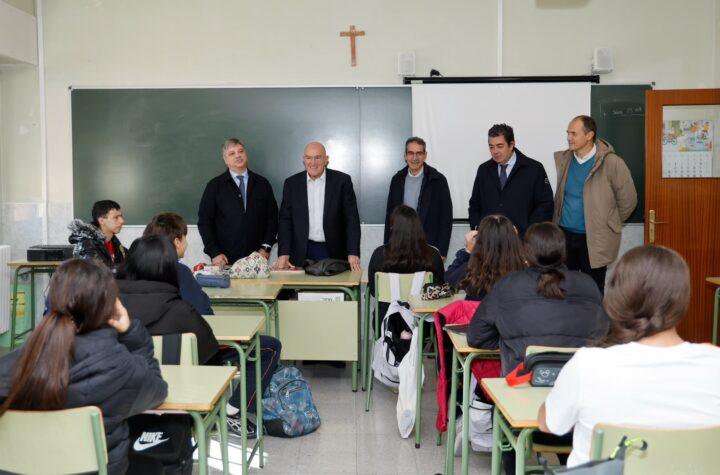 Visita del alcalde al Colegio de Nuestra Señora del Carmen en Las Delicias