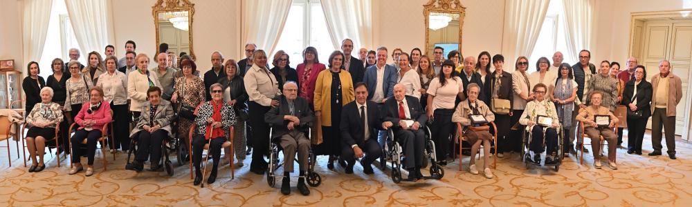 El alcalde homenajea a diez centenarios por su dedicación y legado en la ciudad