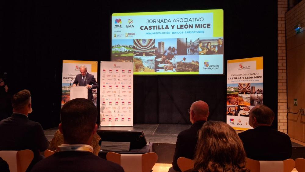 Salamanca presenta su oferta como destino para congresos a sociedades médicas en Burgos